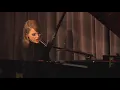 Download Lagu Out Of The Woods - Taylor Swift - Live at the Grammy Museum 2015