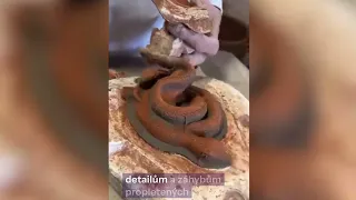Složitější, než se zdá! Tajemství hadí vázy - Terakotový květináč Snake