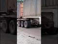 Download Lagu Potret Truk Kontainer Terpanjang di Indonesia Saat Melintasi Pedesaan