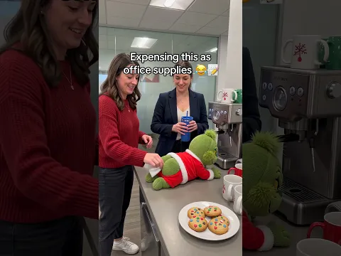 Comment “GRINCH” to get the link! 🤣🎄#grinch #christmasgifts #funnygifts #usa #christmas