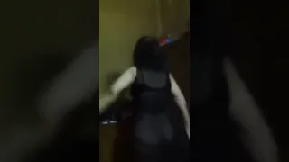 دقيقة من الرقص الشرقي بقميص النوم الاسود حاجه كده ولا في الخيال 