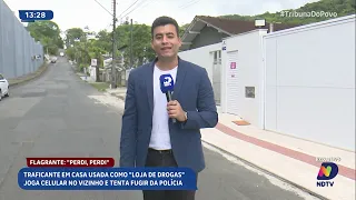 Traficante é flagrado em casa usada como loja de drogas e tenta fugir da polícia