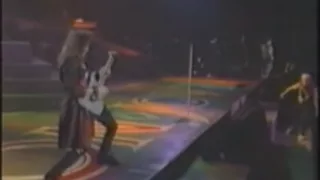 Bon Jovi - You Give Love A Bad Name - Live In Tokyo 1988