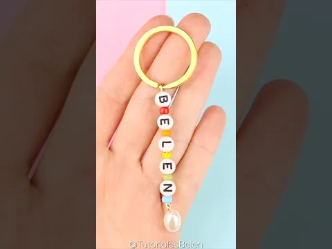 Como hacer llaveros personalizados con mostacillas! Crea accesorios faciles y bonitos #accesorios