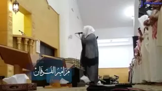 الشيخ ياسر الدوسري يفاجئ المصلين بأسلوب خاشع حزين من سورة الغاشية دندنها