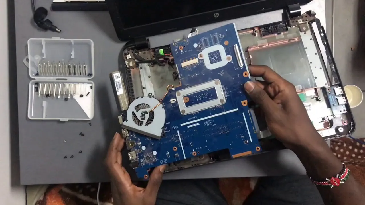 HP 250 G3/G4 disassembly. Disassembling laptop HP 250 G4. Thermal Grease in description. 