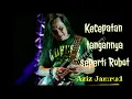 Wow... Kecepatan jari tangannya saat memainkan gitar sangat cepat //skill Aziz jamrud gokil