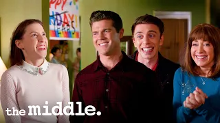 frankie and brad help sue kiss sean the middle