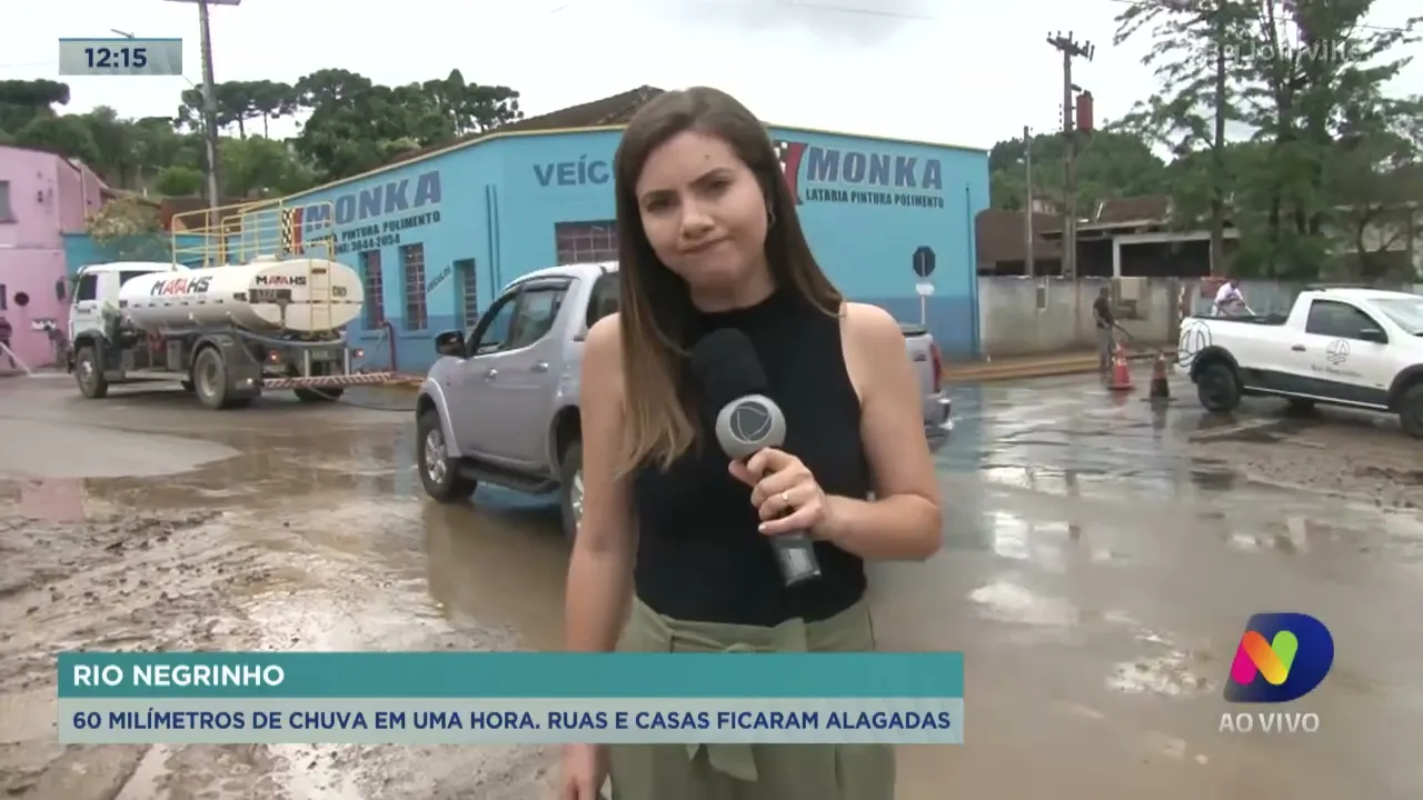 Rio Negrinho: 60 milímetros de chuva em uma hora, ruas e casas ficaram alagadas