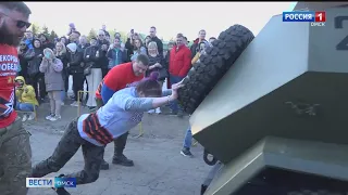 Омские атлеты в честь Дня Победы устроили в Советском парке праздник силового экстрима