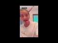 CAOMI bailando en casa junto al arbolito de NAVIDAD