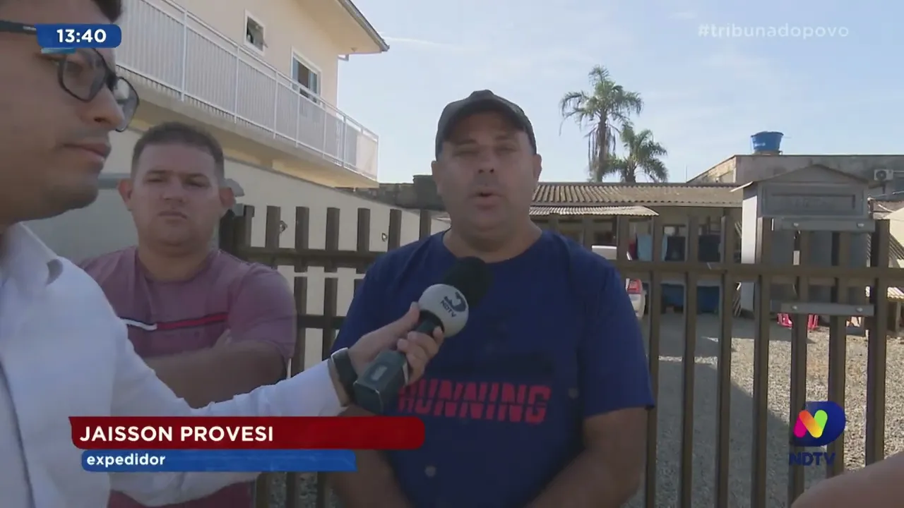 Buracos, poeira e lama: moradores da rua Maria da Graça Braz esperam há anos por pavimentação