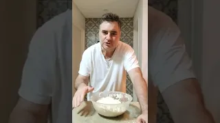 massa napoletana sem sova. acompanhem o processo de dobras. vale a pena 🍕🍕