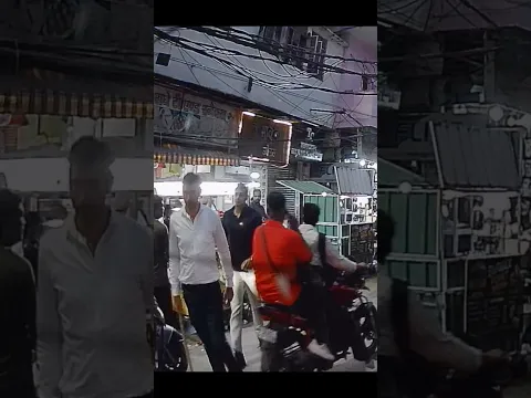 आज गाड़ी से लाठी निकालनी पड़ेगी। सड़क पर नियम का उल्लंघन और ऊपर से बदमाशी। पुलिस का कोई सहयोग नही...