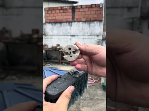 Rosqueei uma vassoura no bocal da lâmpada de casa e o resultado vai impressionar #reels #Dicas