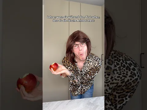 Lehrer, wenn sie während dem Test sehen, dass du die falsche Antwort hast😂 itsofficialmarco