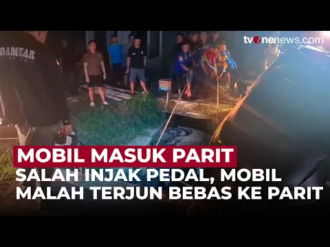 Aksi Ibu-Ibu Salah Injak Gas Mobil Bikin Warga Heboh, Mobil Langsung Terjun ke Parit