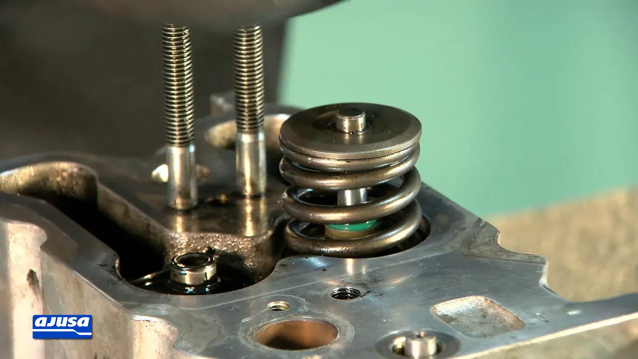 JEEP CHEROKEE 2.5 TD (425CLIRX) – Valve Steam Seal Assembly – Montaje Retén de Válvula AJUSA