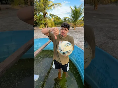 MINHA BOLA CAIU NA PISCINA DE CHERNOBYL!🤮 #shorts