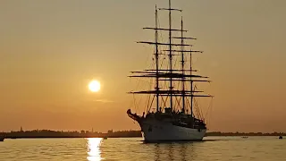 Arriving to Venice on my solar powered boat!