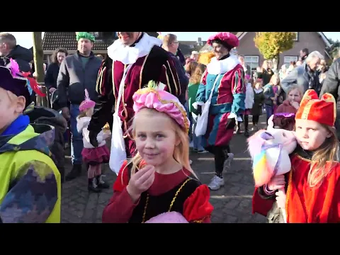 Video Archiefbeelden van de sinterklaasintocht in Wagenberg op 17 november 2024. Video van Peter Bras.