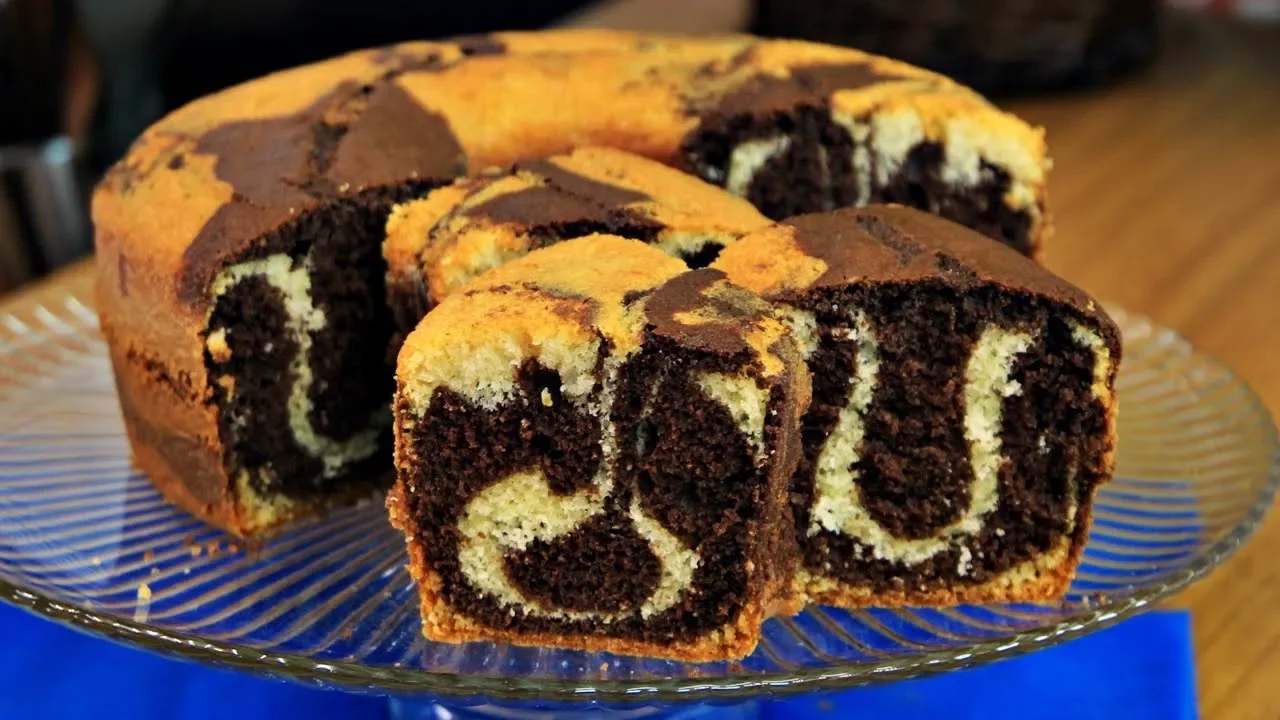 Misture TANG nessa receita │  Bolo Revelação Simples e Rápido