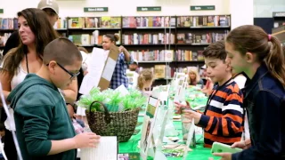 Lehigh Parkway Elementary - I Am On a Bookshelf 2017