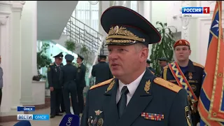 Владимир Корбут торжественно простился со знаменем главного управления МЧС России по Омской области
