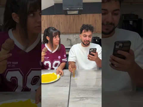 WHO EATS ICE CREAM LIKE THIS? 🍦