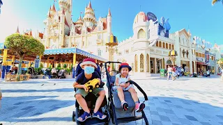 Download Universal Studios Singapore with Brayden and Elena MP3