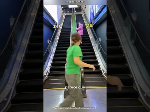 😂 Eu estava subindo, mas a escada rolante me levou para baixo! 😱
