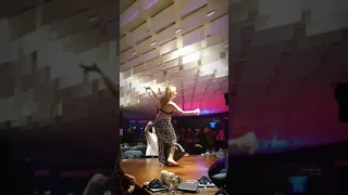 رقص يجنن العين ع اغنية ولا واحد ولا ميه ولا الف و تلتومية 