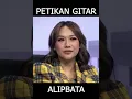 Download Lagu PULUHAN ARTIS TERPUKAU DENGAN PETIKAN GITAR ALIPBATA  #gitarmusik #talent #alipbata