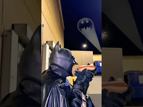 BATMAN EATS GLIZZY #batman #shorts