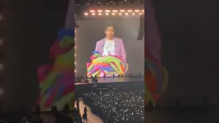 تاي اتحول لعارض أزياء بحفل اليوم Bts V Jungkook Shorts Short Funny 