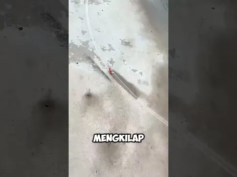 Akuriumnya mengkilap banget!