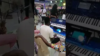 مروة الدولية   علي تباشي   حفلة عطبره الجماهيريه   الباعنا بنيعو برخصه ما غالي مزيكا ناشفه فك العرش دندنها