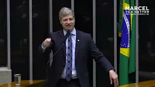 Decisão de Moraes confirma: Eduardo Bolsonaro é perseguido político no Brasil!