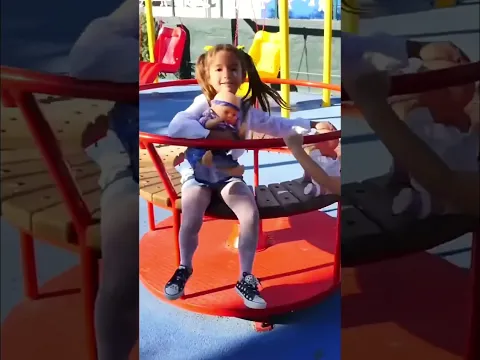 👶🎠 Bebeklerle Salıncak Keyfi: Çocukluk Neşesi Dolu Anlar! 🌳😊💖