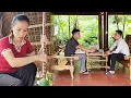 Download Lagu The strange young man still tried to approach Chinh, making Linh feel suspicious.