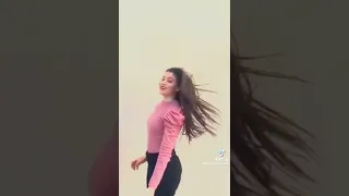 شو عملت فيي من لما لفت ع خصرها الشال 