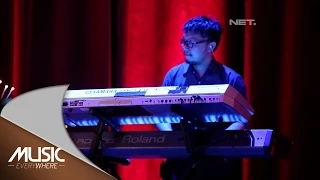 Download Afgan - Medley Sabar, Jodoh Pasti Bertemu, Bukan Cinta Biasa (Live at Music Everywhere) * MP3