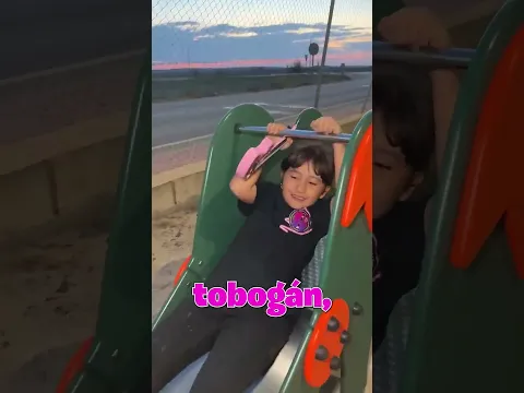 MI SOBRINA ENCUENTRA ALGO ENTERRADO 😮