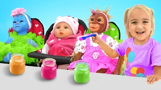 Alice cuida de los Bebés de Juguete