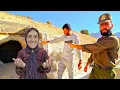 Download Lagu De vreugde van een dakloze moeder over het einde van haar lijden en een nieuw begin