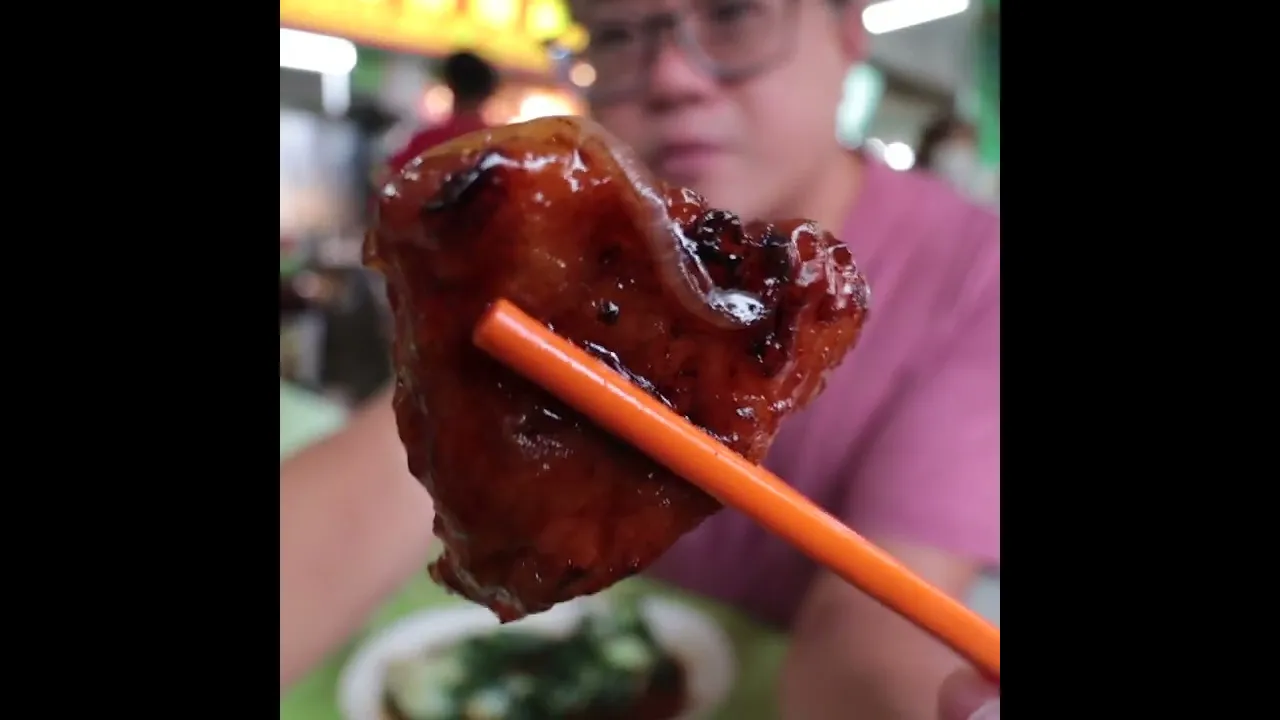 Awesome PAI GU WANG (pork ribs king)! (Singapore street food) #shorts