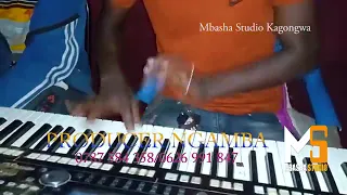Producer Ngamba Ndani Ya Mbasha Studio Akitengeneza Biti La Kisukuma 