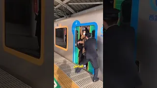 الزحام الصباحي في مترو اليابان Shorts 