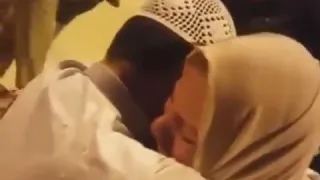 لا أحد يشبهك يا أمي  فأنت  قمري في عتمة الليالي  ونور شمسي في صباحاتي  بك  أحيا  وعلى يديك تعلمت معن دندنها