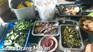 suara orang makan